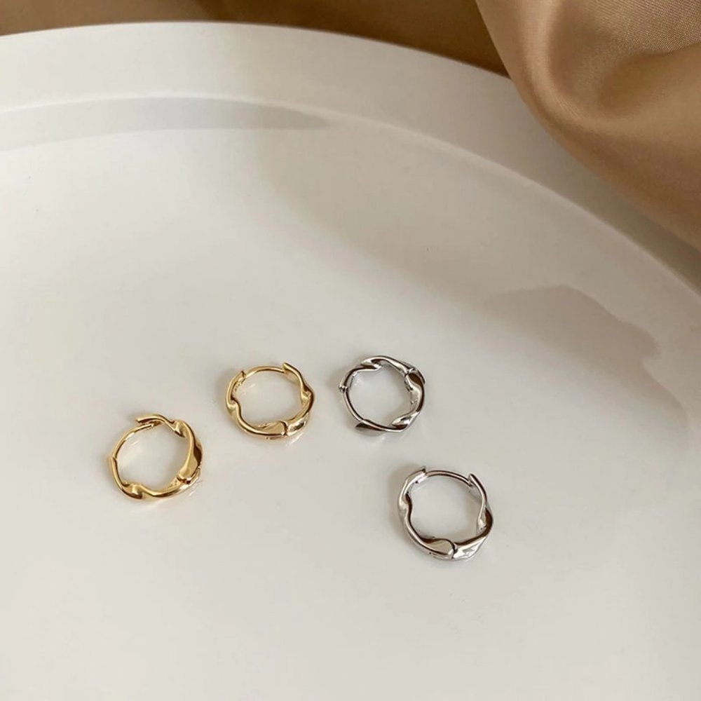 *NEW 925 Sterling Silver Wave Hoop Earrings - Picture 9 of 13